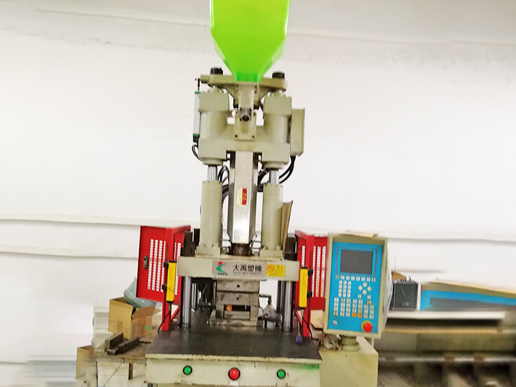 立式注塑機(jī)